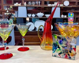 PIER 1 MARTINI GLASSES, VINTAGE KANAWHA AMBERINA CRACKLE GLASS VASE/EWER