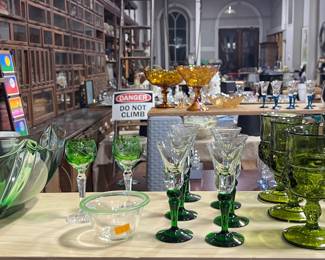 AVOCADO GREEN STEMWARE