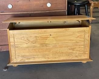 WOOD BLANKET BOX