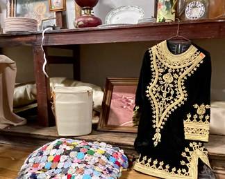 VINTAGE YO-YO QUILT TOP, JON HART LART TOTE
