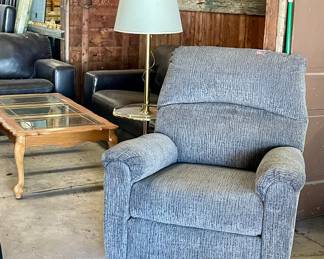 UPHOLSTERED RECLINER