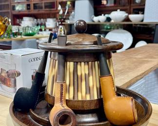VINTAGE PIPE STAND & PIPES