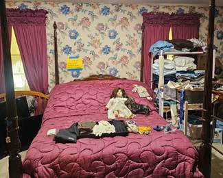 Four poster, fully adjustable, queen sized bed with sleep number mattresses. 