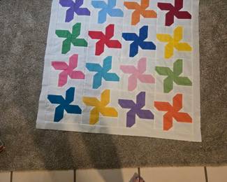 Spinning pinwheel quilt top