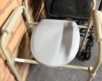 Portable toilet