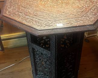Occasional table.