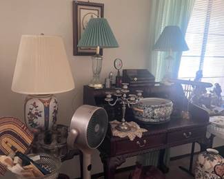 Table Lamps And Accent Furniture