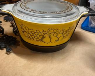 Pyrex Casserole w/Lucite Holder