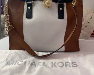Comes with dust bag, brand new