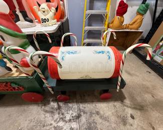 Eggnog caboose for train