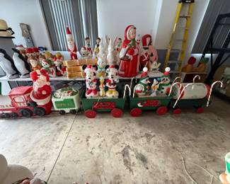 Blowmold train with 5 pieces and other blowmolds