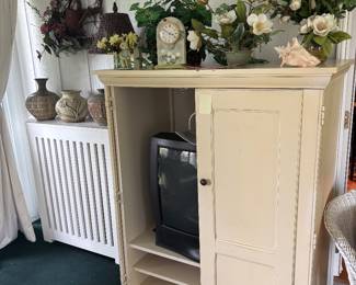 Vintage TV and cabinet