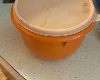 Vintage Tupperware Harvest Gold Bowl with Lid #270-2