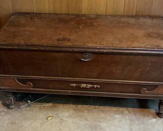 Lane Queen Anne Style Cedar Hope Chest