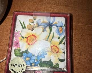 Vintage Daffodil and Iris Pill Box