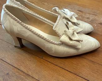 Peebles Vintage Cream Jacquard Bow Pumps