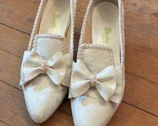 Peebles Vintage Cream Jacquard Bow Pumps