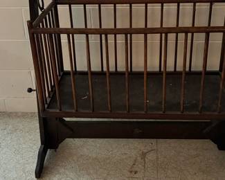 Vintage Jenny Lind Spindle Style Wooden Baby Cradle/Bassinet