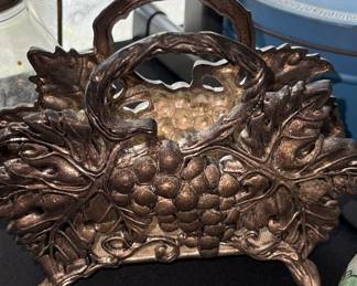 Godinger Silver Art Co. 1994 Grapevine Napkin Holder