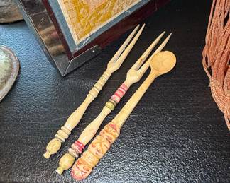 Hand-Carved Wooden Condiment Utensil Set with Folk Art Pigment