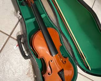 Violin- needs restring