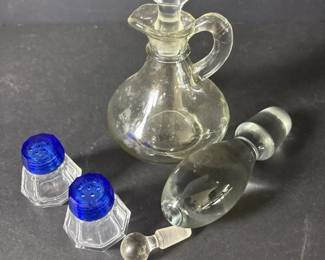 254 glasscruetbottleandsaltandpeppers
