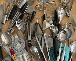 100 hugelotofkitchenutensils