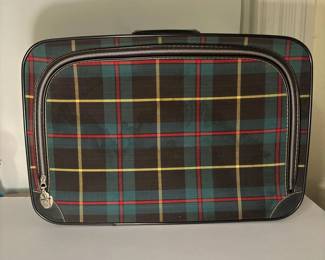 132 vintageplaidsoftsidedsuitcasewiths