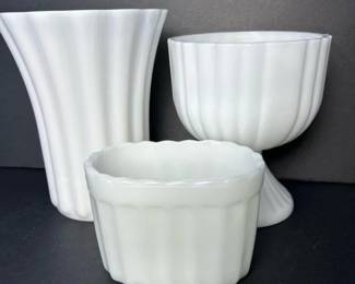 051 whitemilkglassvasesmallplantercomp