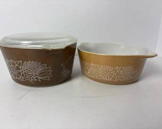009 setoftwovintagepyrexmixingbowls