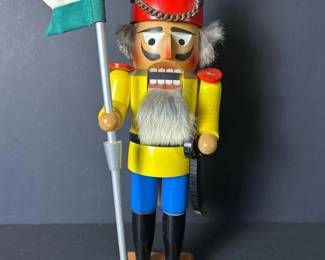 157 woodennutcrackersoldierwithredhelme