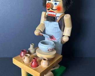 152 steinbachgermanwoodennutcrackerpotte