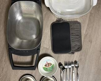 314 assortedkitchengoodslot