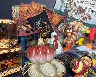 049 fallthanksgivingdecorationslot