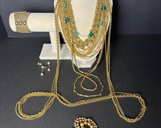 148 goldtonedchainnecklacesothercostume