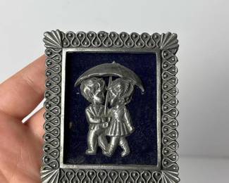 274 smallframedmetalplaqueofchildrenun