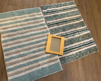 165 stripedbathrugsandsimplewoodpictur