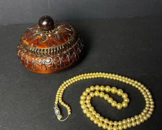 147 carvedwoodtrinketboxwithfauxpearl
