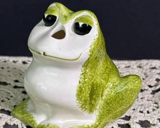 333 babacombedevonenglandfrogstringand