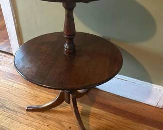 078 twotiermaplesidetableinthecolonia
