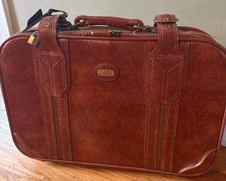 080 saloybrownfauxleathersuitcasewithb
