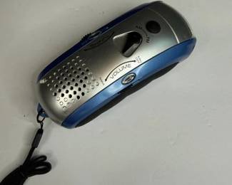 092 handcrankamfmradioandflashlight