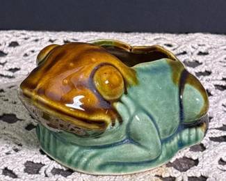 329 vintagemajolicastylefrogplanter