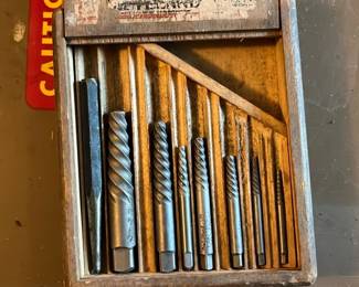 Screw Extractor Set Wooden Box