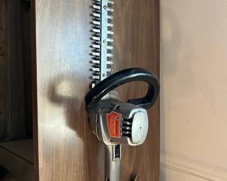 Black & Decker 8120 16" Hedge Trimmer