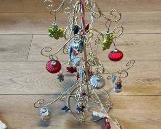 Gold Wire Tabletop Christmas Tree