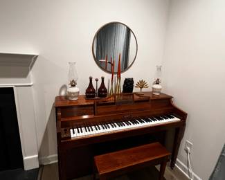 Upright Electric Piano Vintage