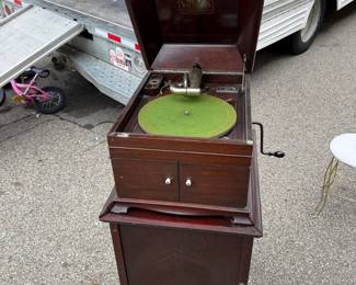 Victrola VV-IX-A Mechanical Hand-Crank Phonograph with Record Storage Cabinet Base