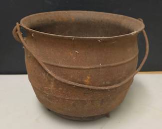 Vintage Cast Iron Cauldron / Kettle