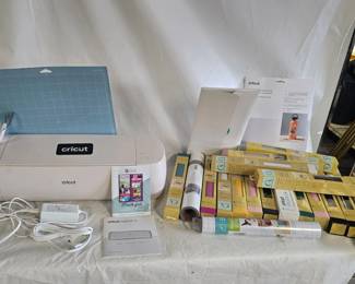 Cricut Explore 4 with Accessories – Used Once